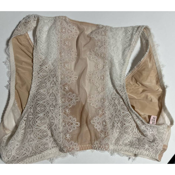 Victoria's Secret Other - Victoria's Secret Nude White Lace Bralette size‎ L